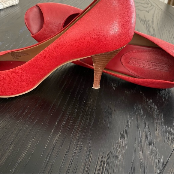Banana Republic red peep toe heels 9.5 - Picture 7 of 8